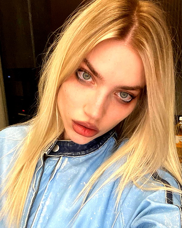 anya4everr instagram image archive image