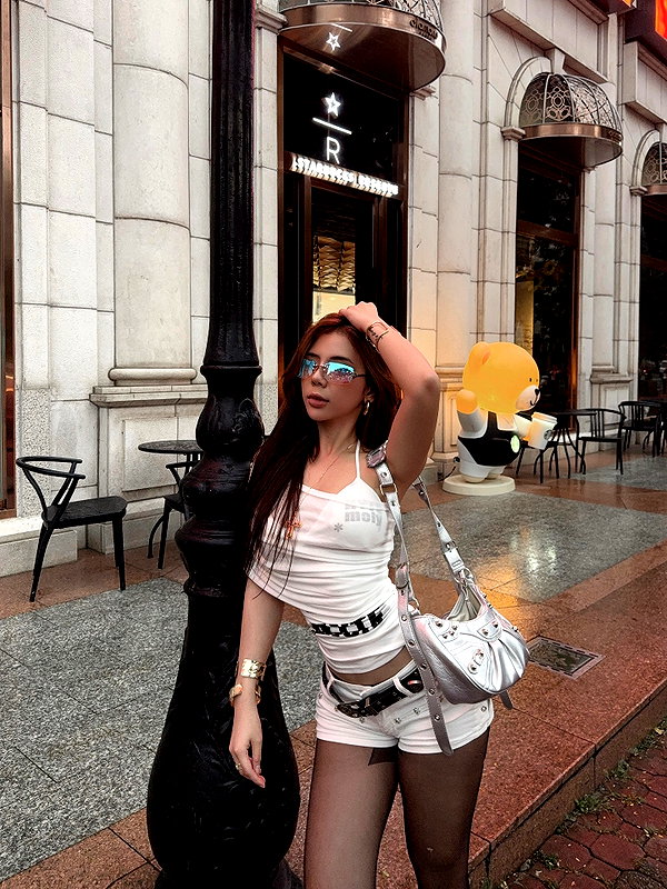 quenhi.phamm instagram image archive image