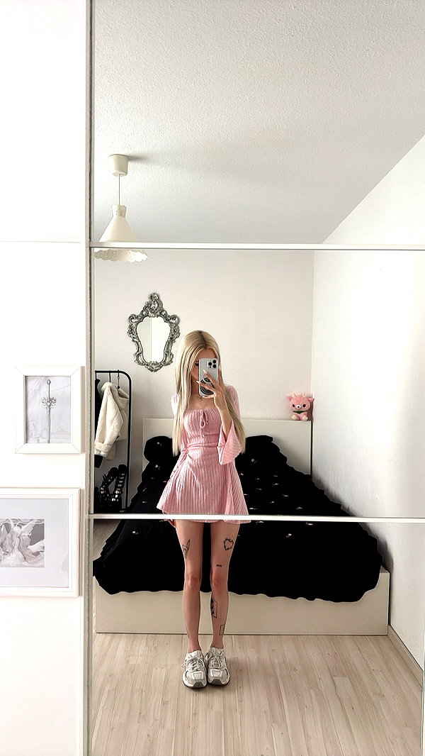 _lia.moon instagram image archive image