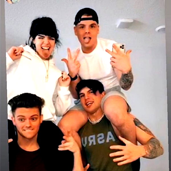 yeahimcaroline instagram image archive image