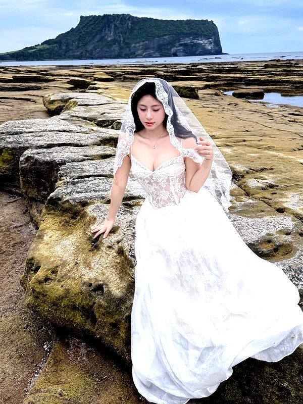 lyhythuedoxinh instagram image archive image