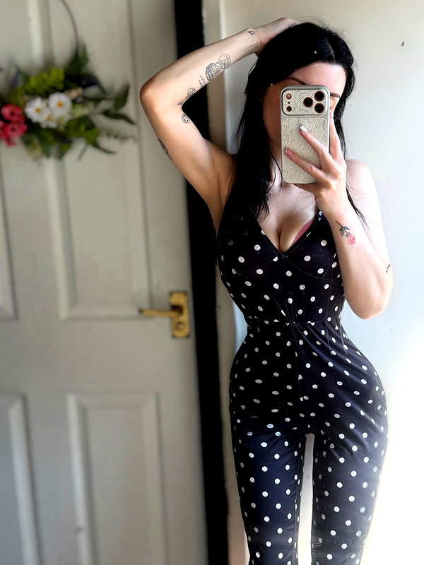 elerievans123 instagram image archive image
