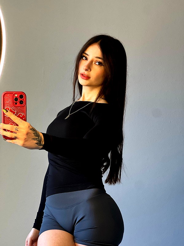 cata.leyah instagram image archive image