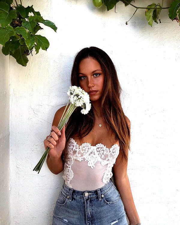 olivia.mathers instagram image archive image