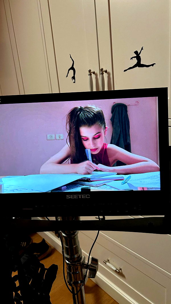 romi_henenson instagram image archive image