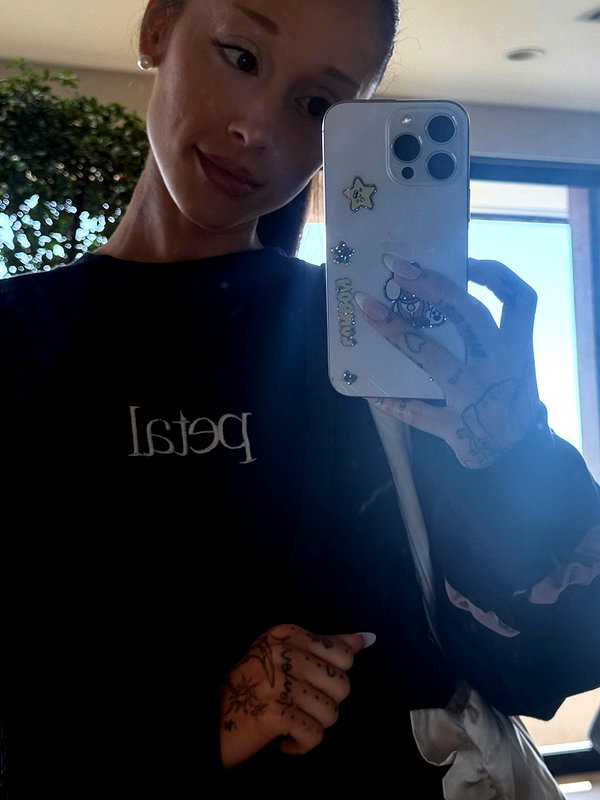 arianagrande instagram image archive image