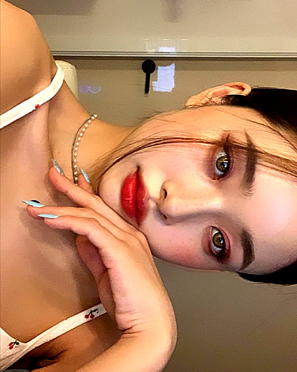 dear.zia instagram image archive image