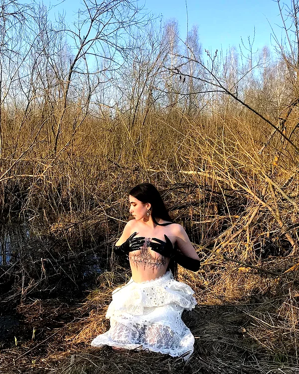 chica.niebla instagram image archive image