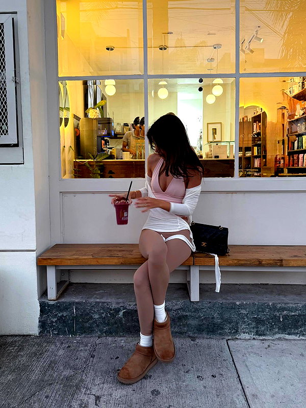 ainaratorneg instagram image archive image