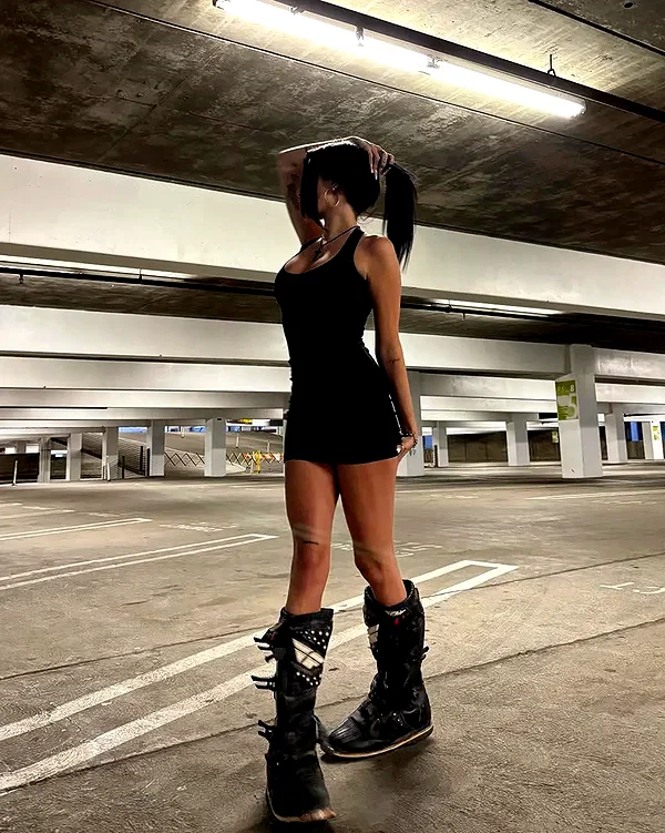 chica.niebla instagram image archive image