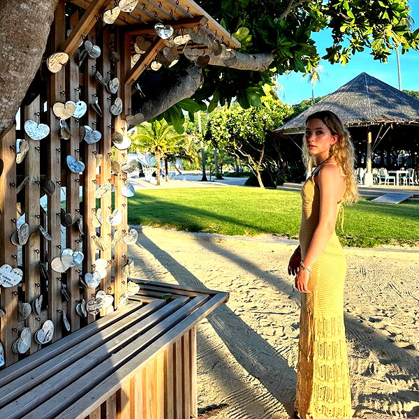 cait.knight instagram image archive image