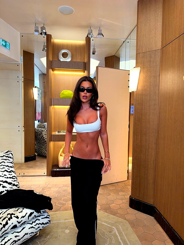 oliviaphillipps instagram image archive image