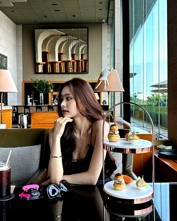 dear.zia instagram image archive image