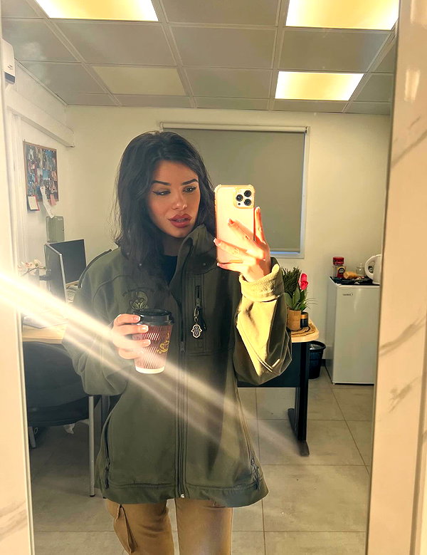Archived image from @henshitritt on Instagram