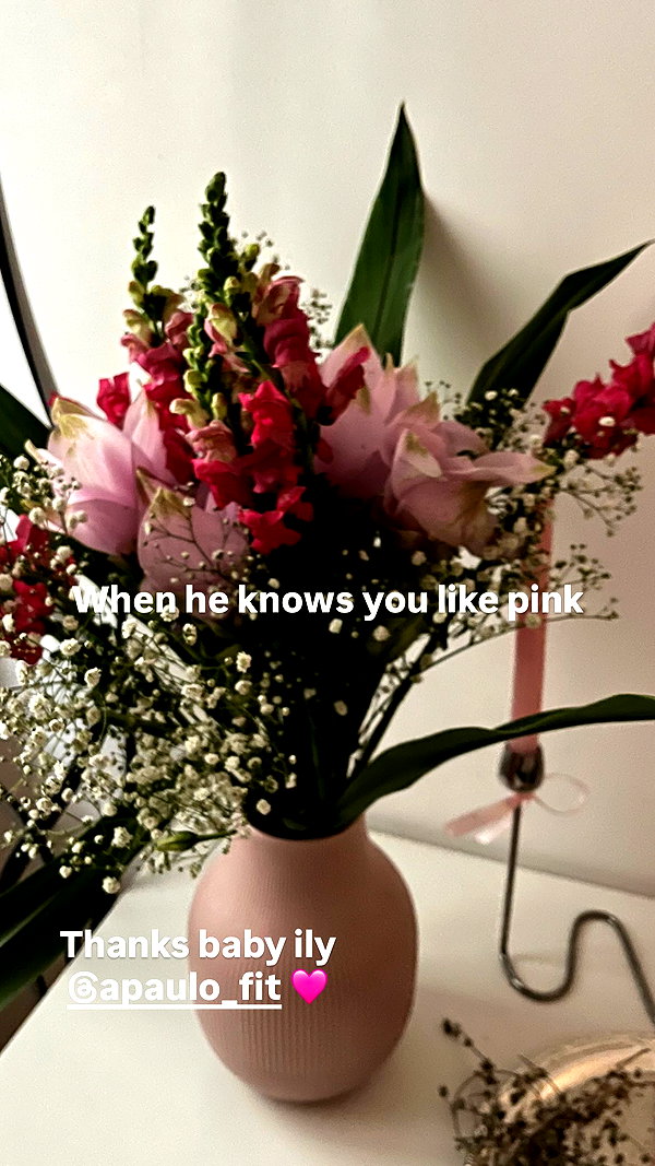 ella_andflowers ella_andflowers archive image