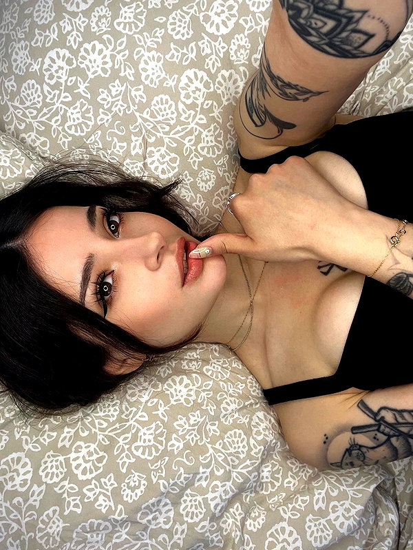cata.leyah instagram image archive image