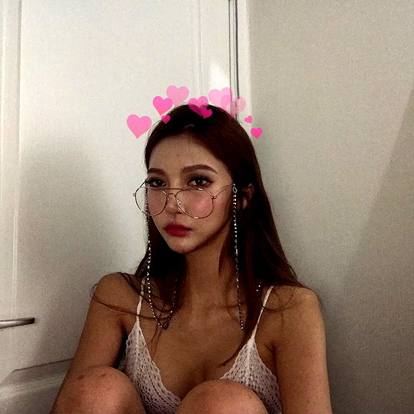 Archived image from @heroineseen on Instagram