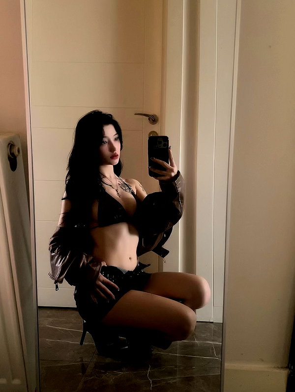 madamist_ instagram image archive image