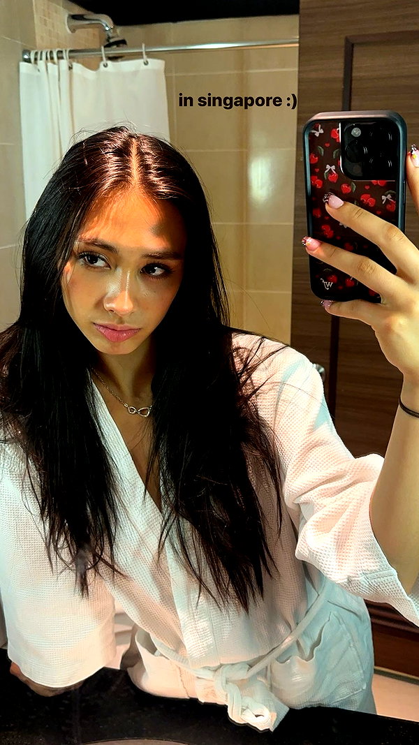 cait.knight instagram image archive image