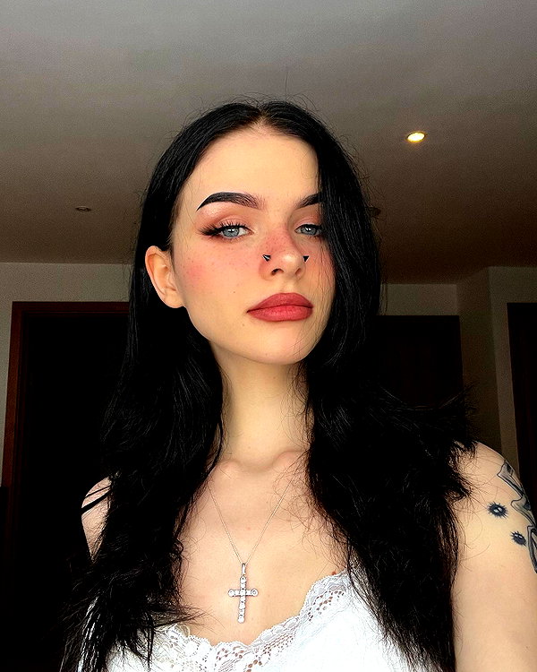 alice_hez instagram image archive image
