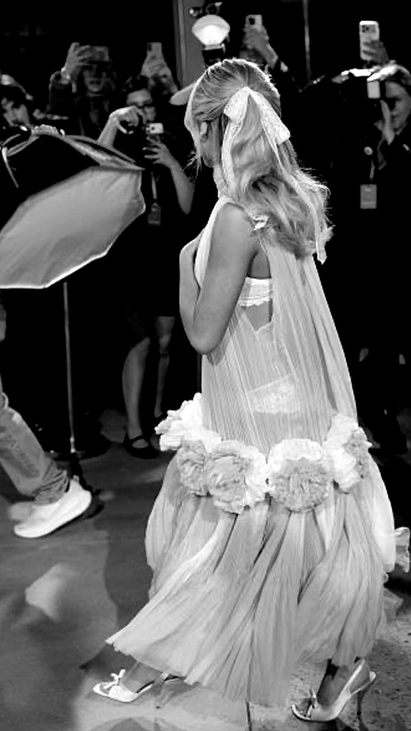 sabrinacarpenter sabrinacarpenter archive image