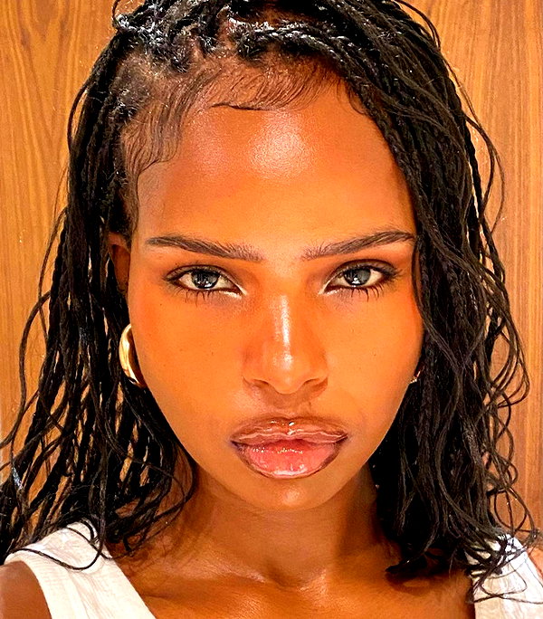 baddiesessence instagram image archive image