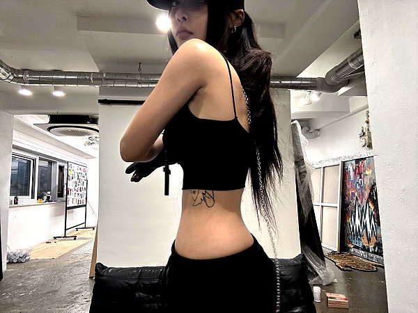 Archived image from @heroineseen on Instagram