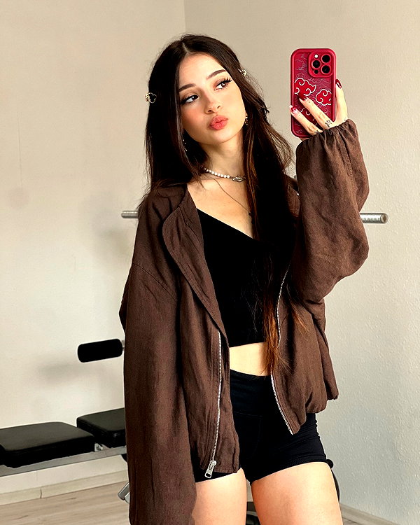 cata.leyah instagram image archive image