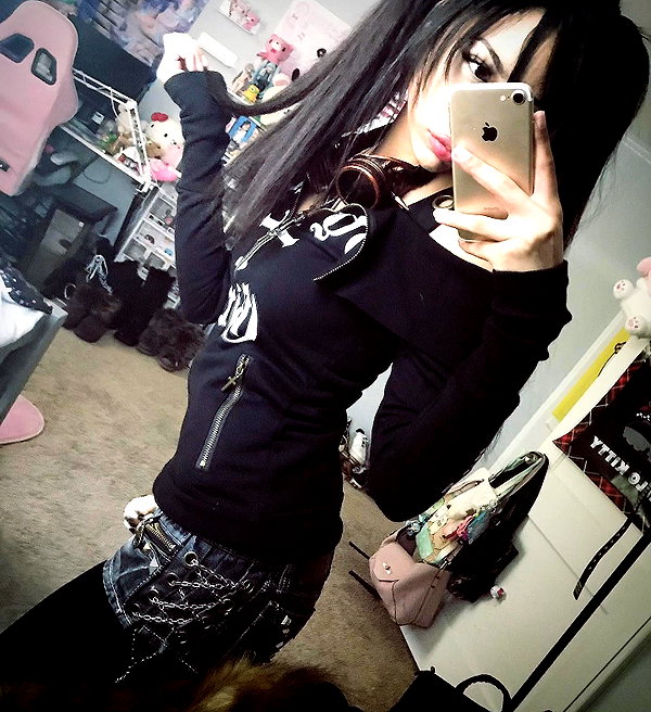 twodollie instagram image archive image