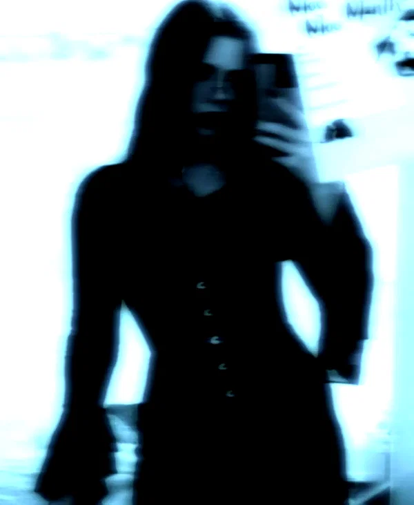 chica.niebla instagram image archive image