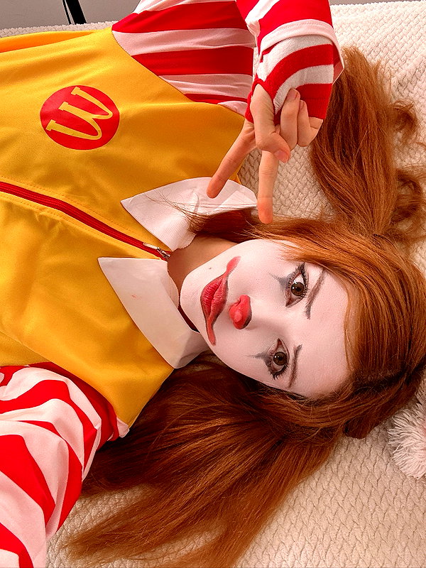elowen.fawn instagram image archive image