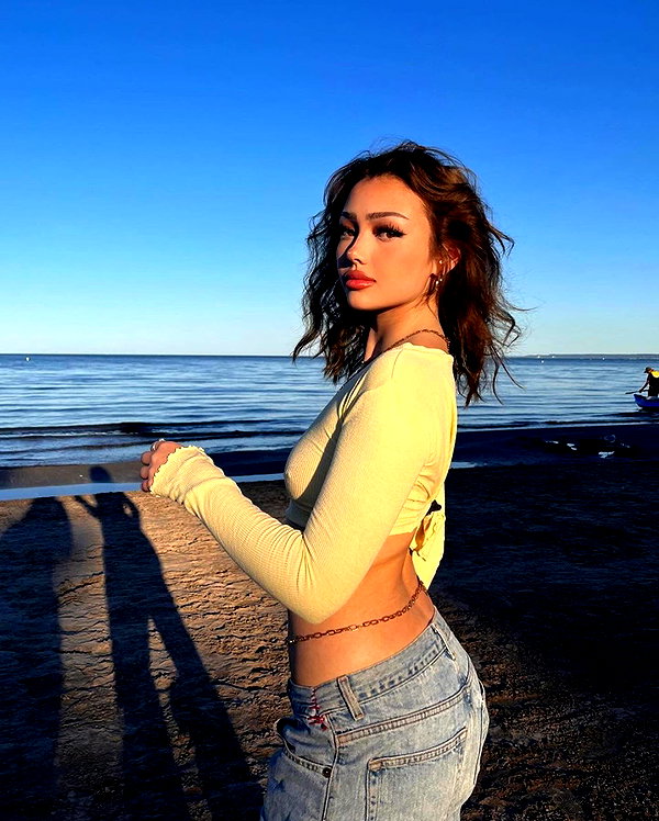 baddiesessence instagram image archive image