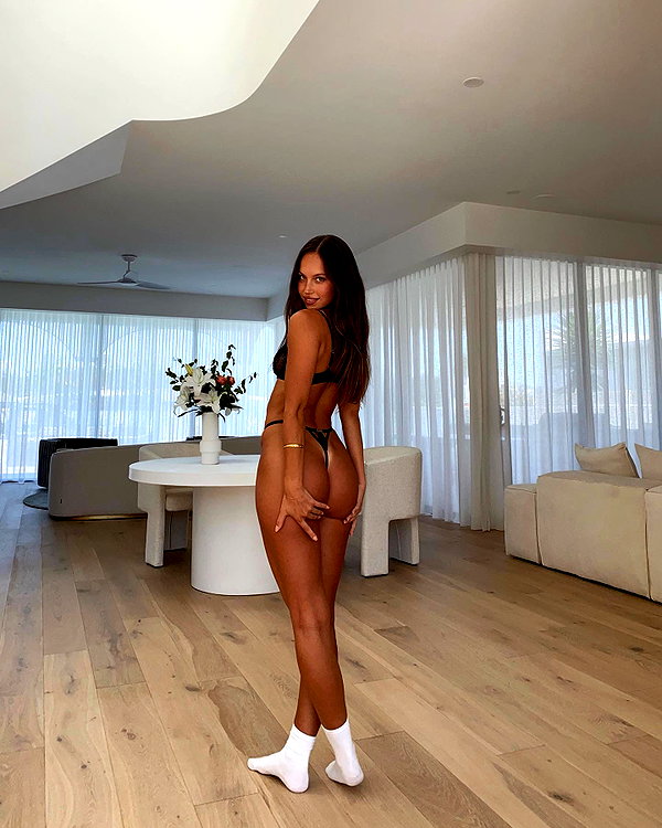 olivia.mathers instagram image archive image