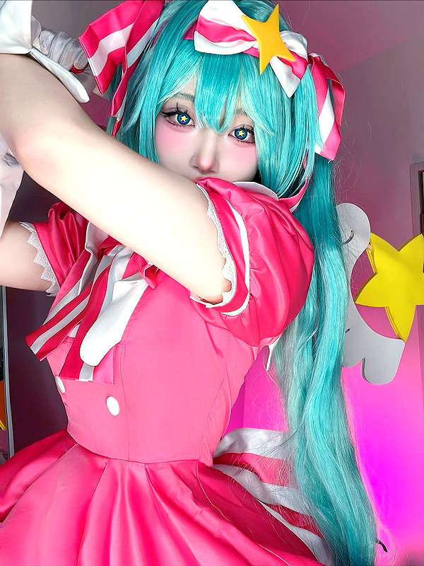 purinn_cos instagram image archive image