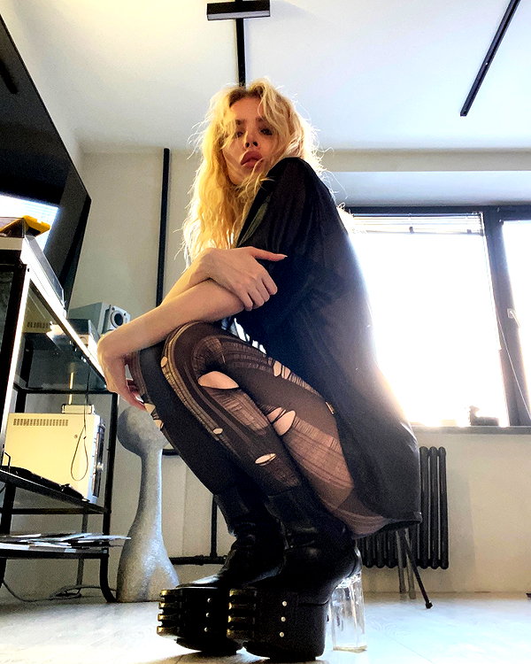 alien.hanna instagram image archive image