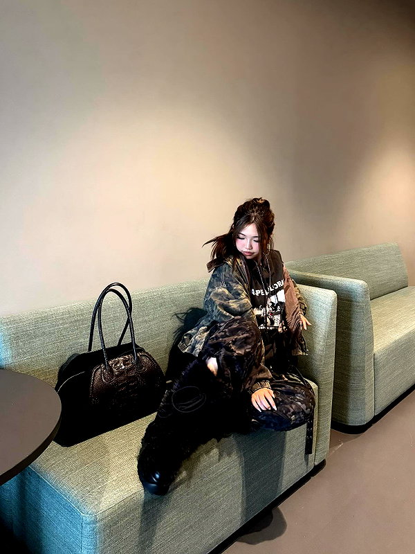joycee.e instagram image archive image
