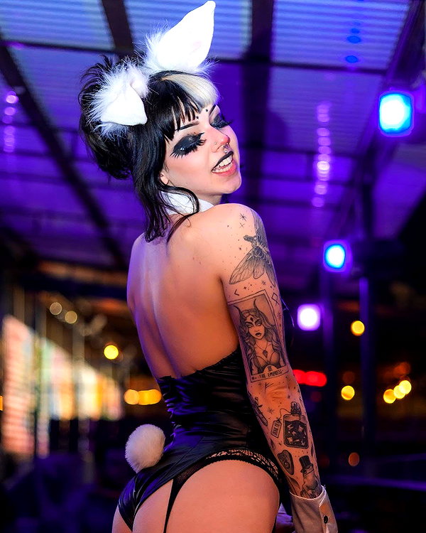 yeahimcaroline instagram image archive image
