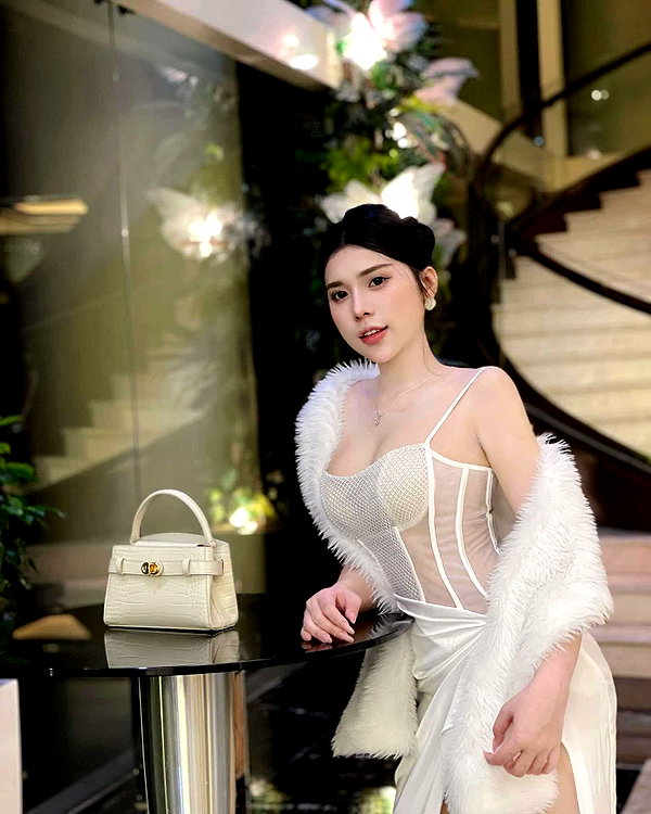 lyhythuedoxinh instagram image archive image