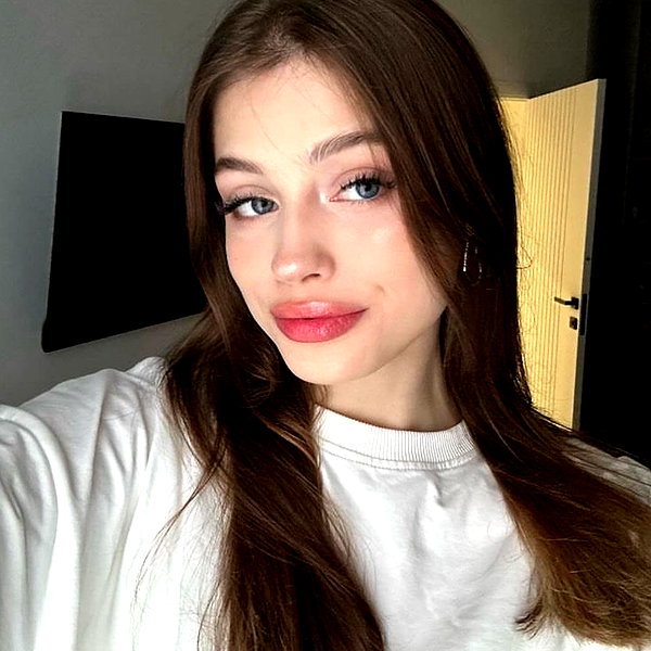 baddiesessence instagram image archive image