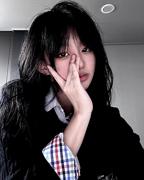 esnioughxx._y2 instagram image archive image