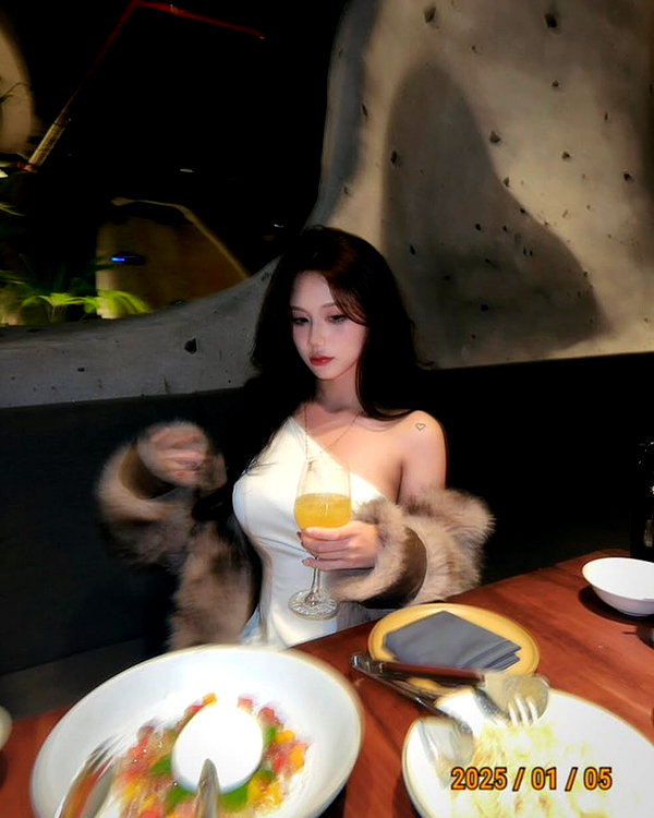 lyhythuedoxinh instagram image archive image