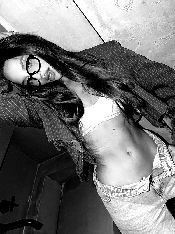 ariana_vomi instagram image archive image