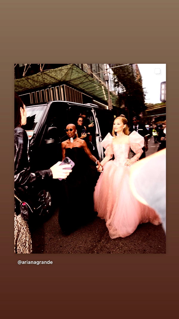 arianagrande instagram image archive image