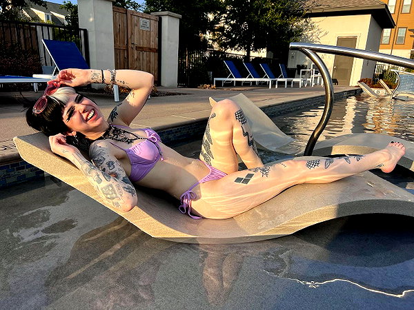 yeahimcaroline instagram image archive image