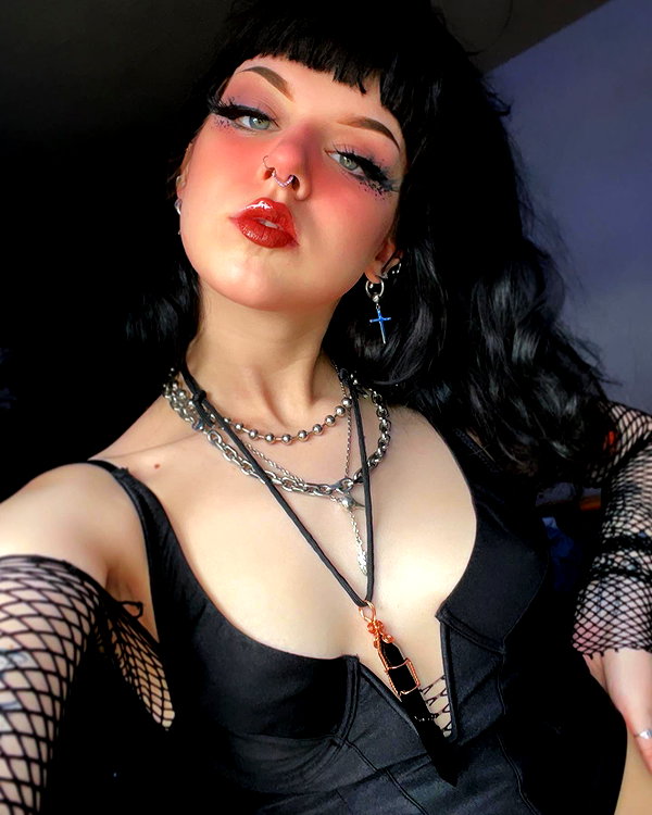 yeahimcaroline instagram image archive image