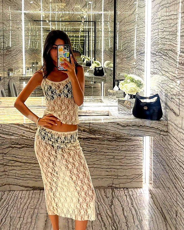 ainaratorneg instagram image archive image
