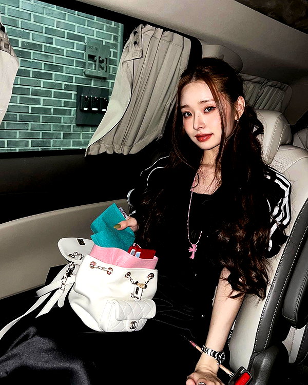 dear.zia instagram image archive image
