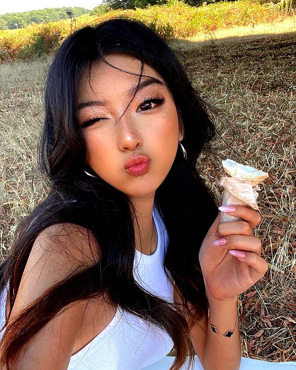baddiesessence instagram image archive image
