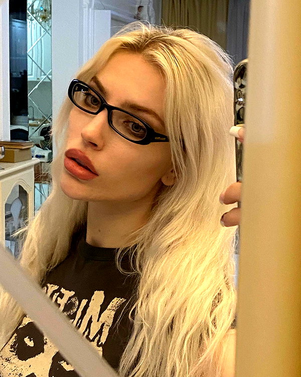 anya4everr instagram image archive image