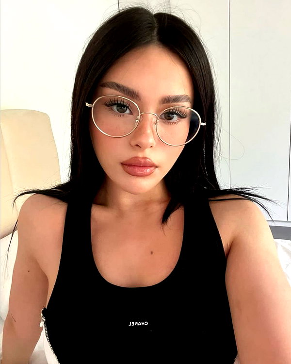 baddiesessence instagram image archive image